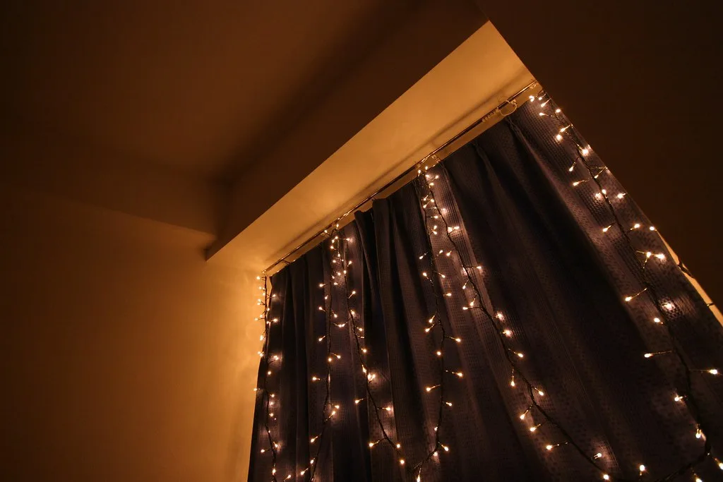 Bedroom Decor Ideas with Fairy Lights and Neon Signs